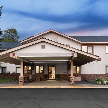 Super 8 By Wyndham Duluth Hotel Екстериор снимка