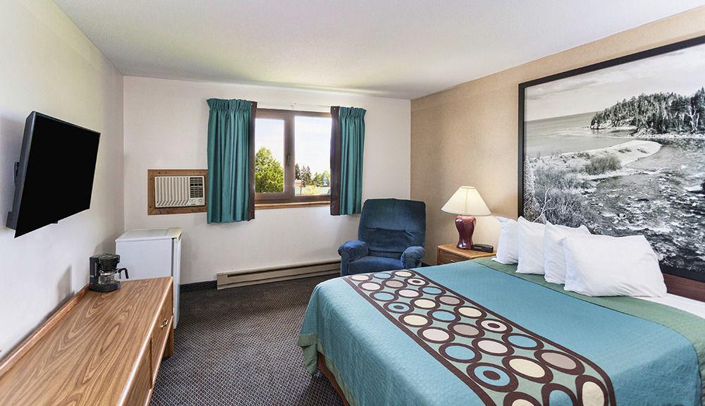 Super 8 By Wyndham Duluth Hotel Екстериор снимка