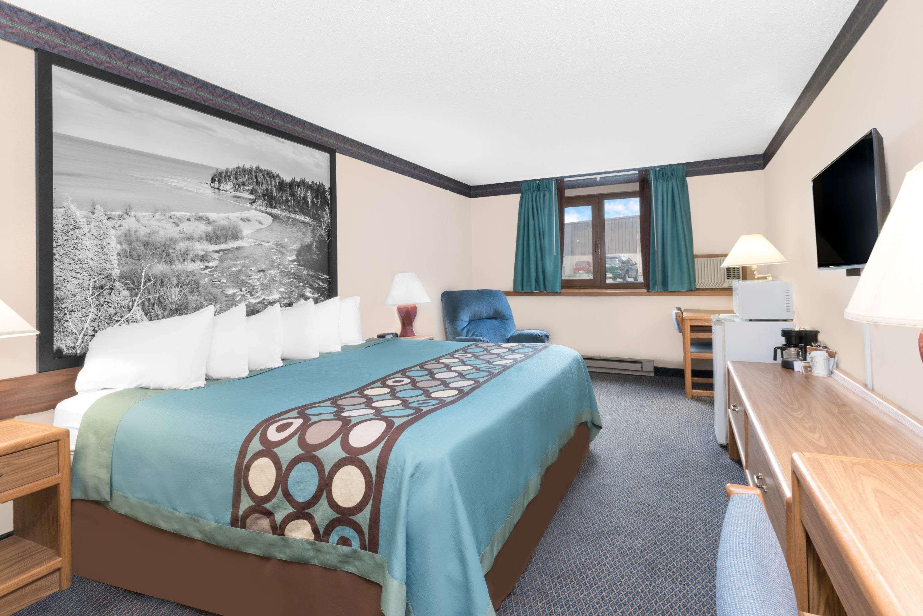 Super 8 By Wyndham Duluth Hotel Екстериор снимка