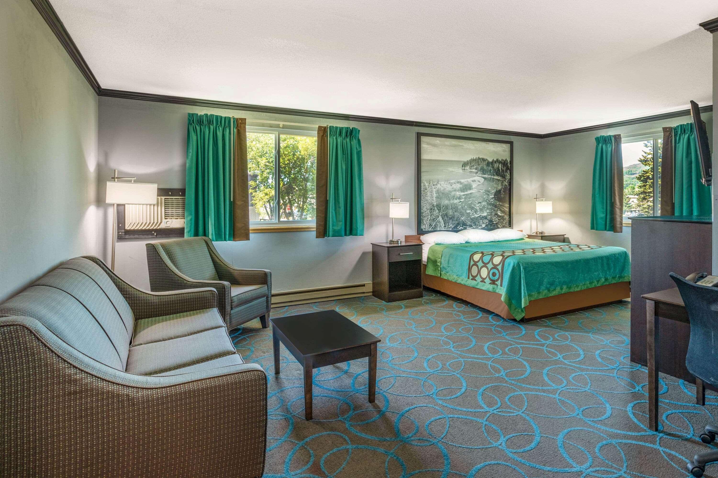 Super 8 By Wyndham Duluth Hotel Екстериор снимка