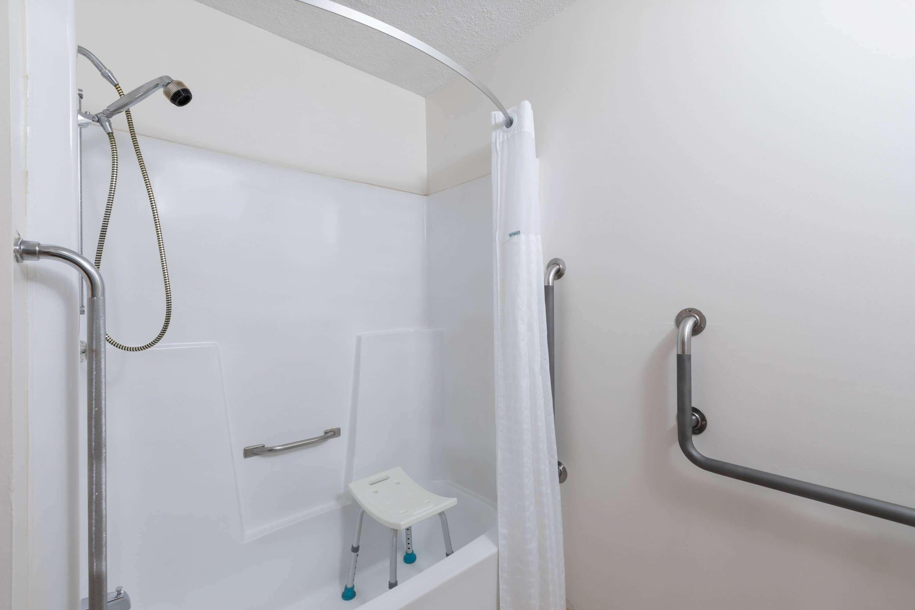 Super 8 By Wyndham Duluth Hotel Екстериор снимка