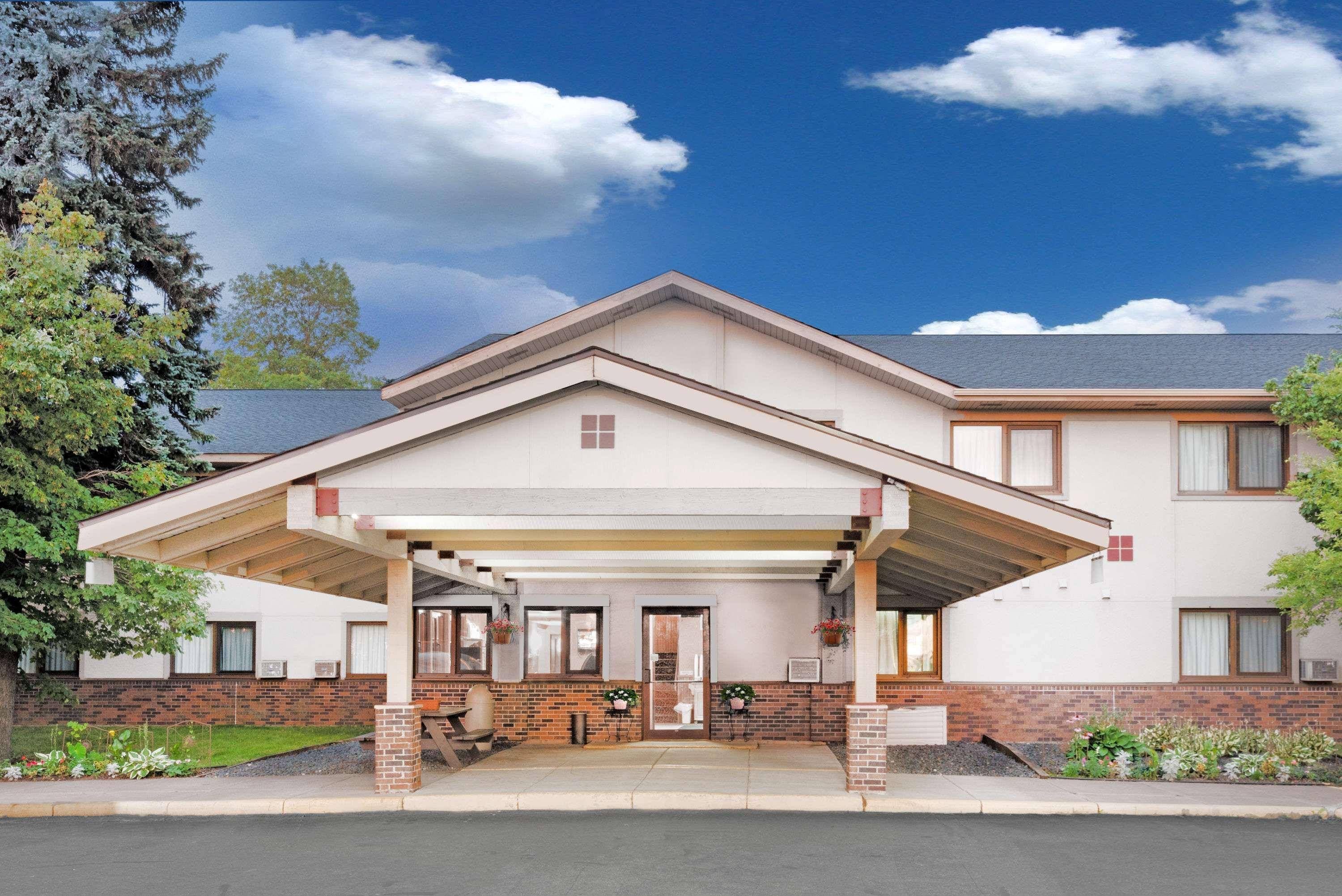 Super 8 By Wyndham Duluth Hotel Екстериор снимка