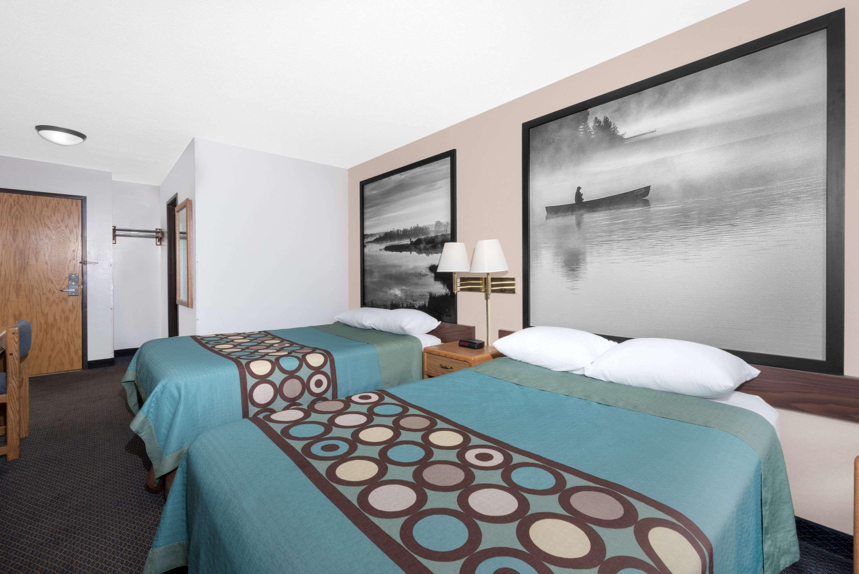 Super 8 By Wyndham Duluth Hotel Екстериор снимка