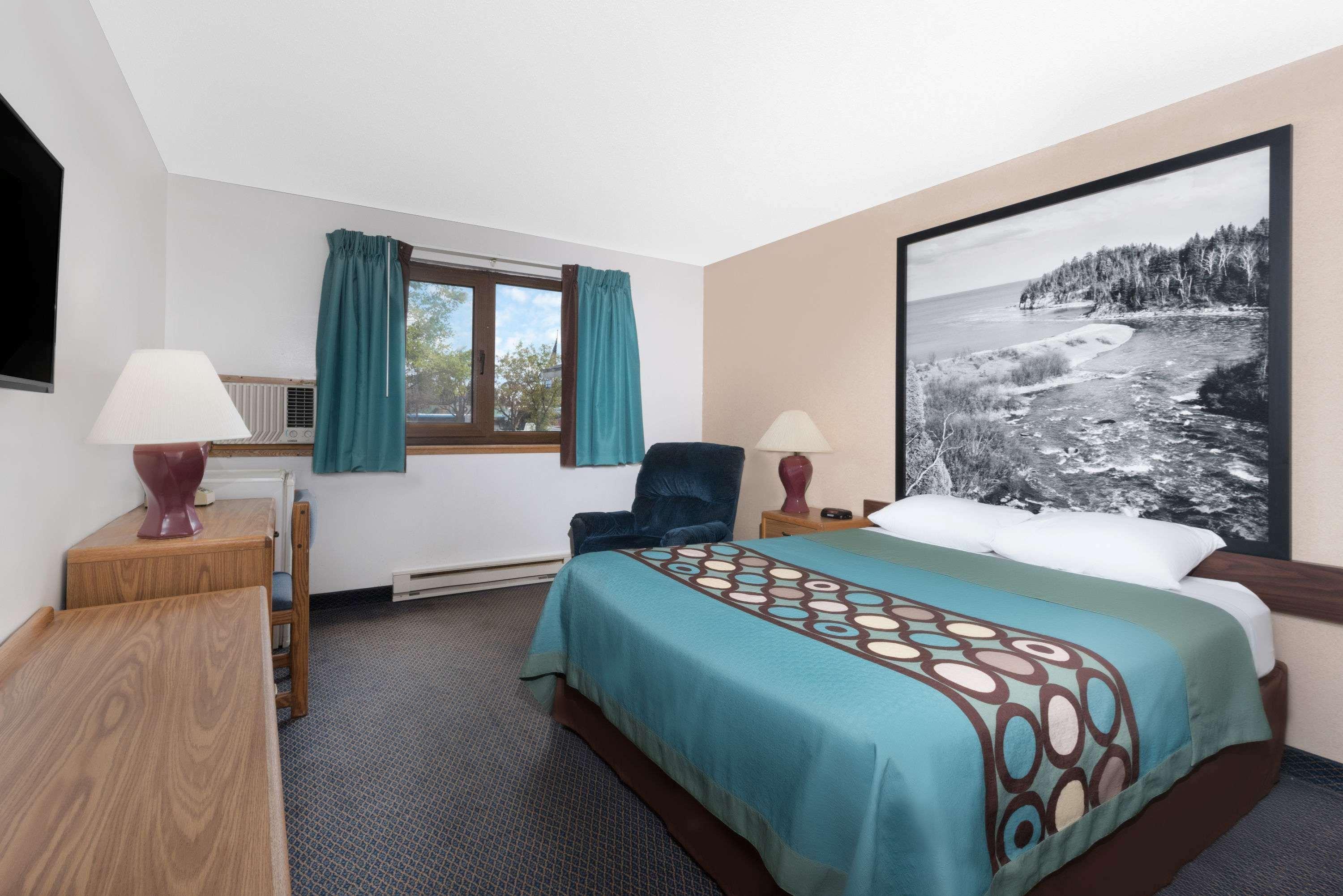 Super 8 By Wyndham Duluth Hotel Екстериор снимка