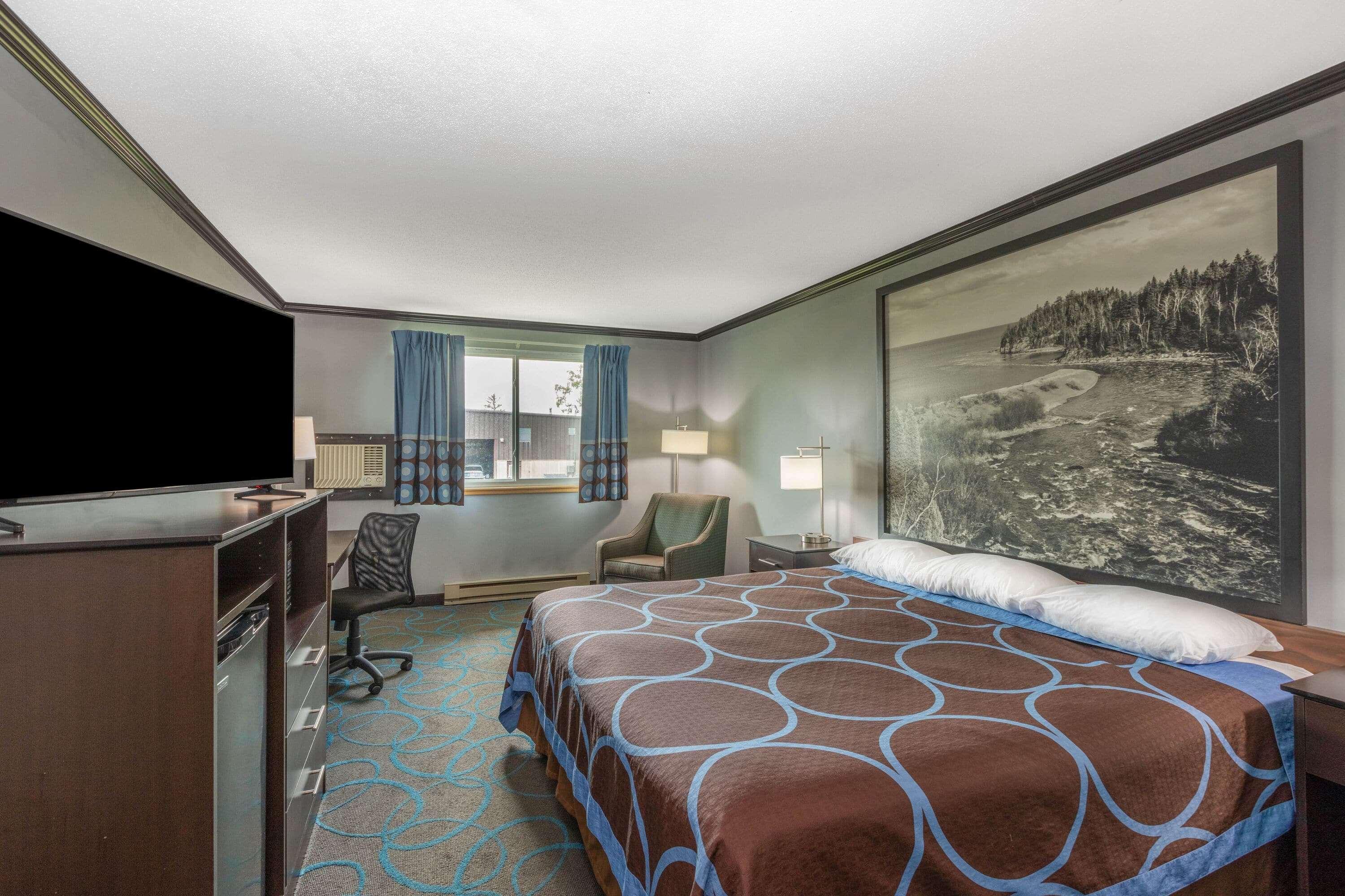 Super 8 By Wyndham Duluth Hotel Екстериор снимка