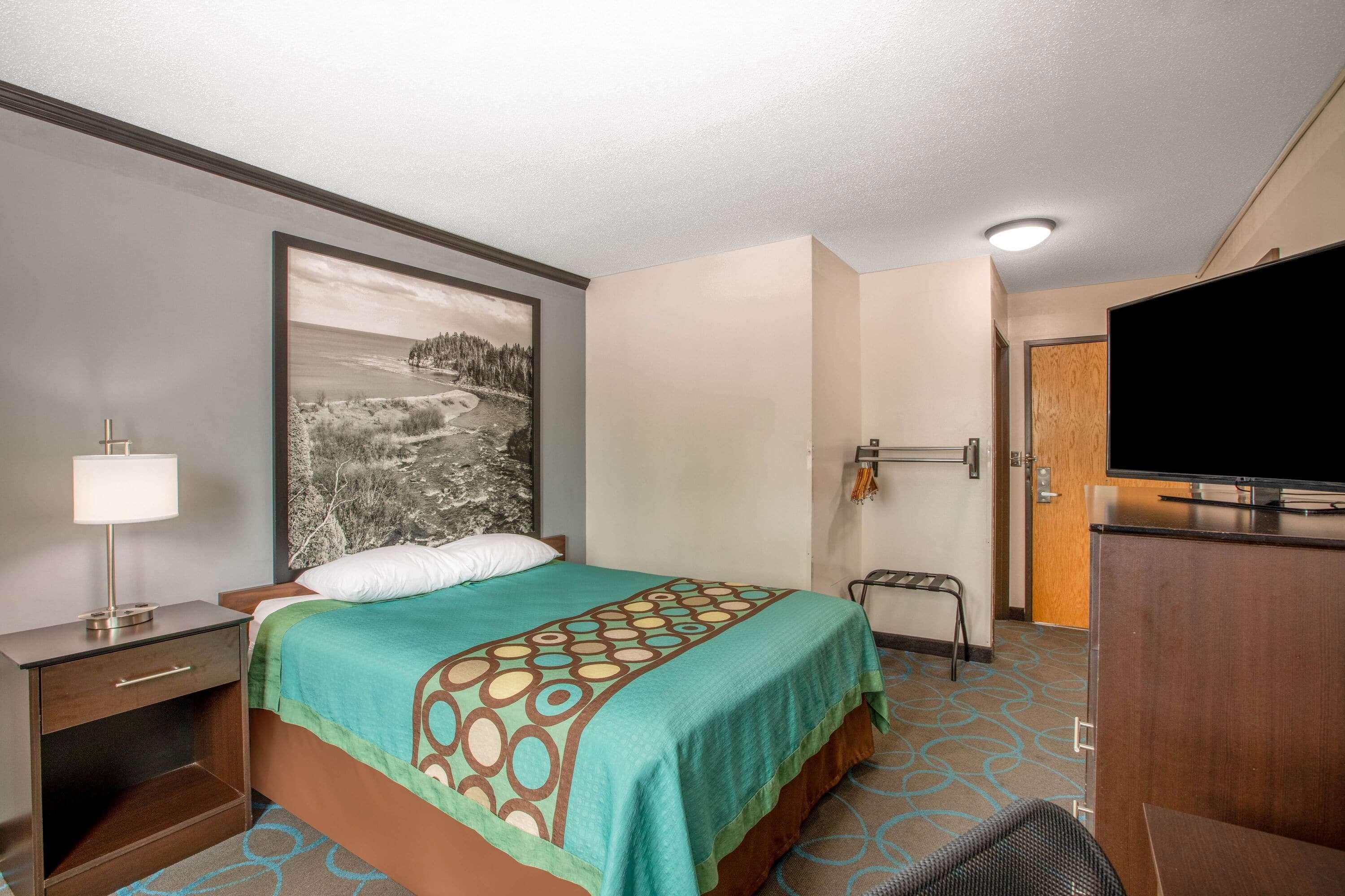 Super 8 By Wyndham Duluth Hotel Екстериор снимка