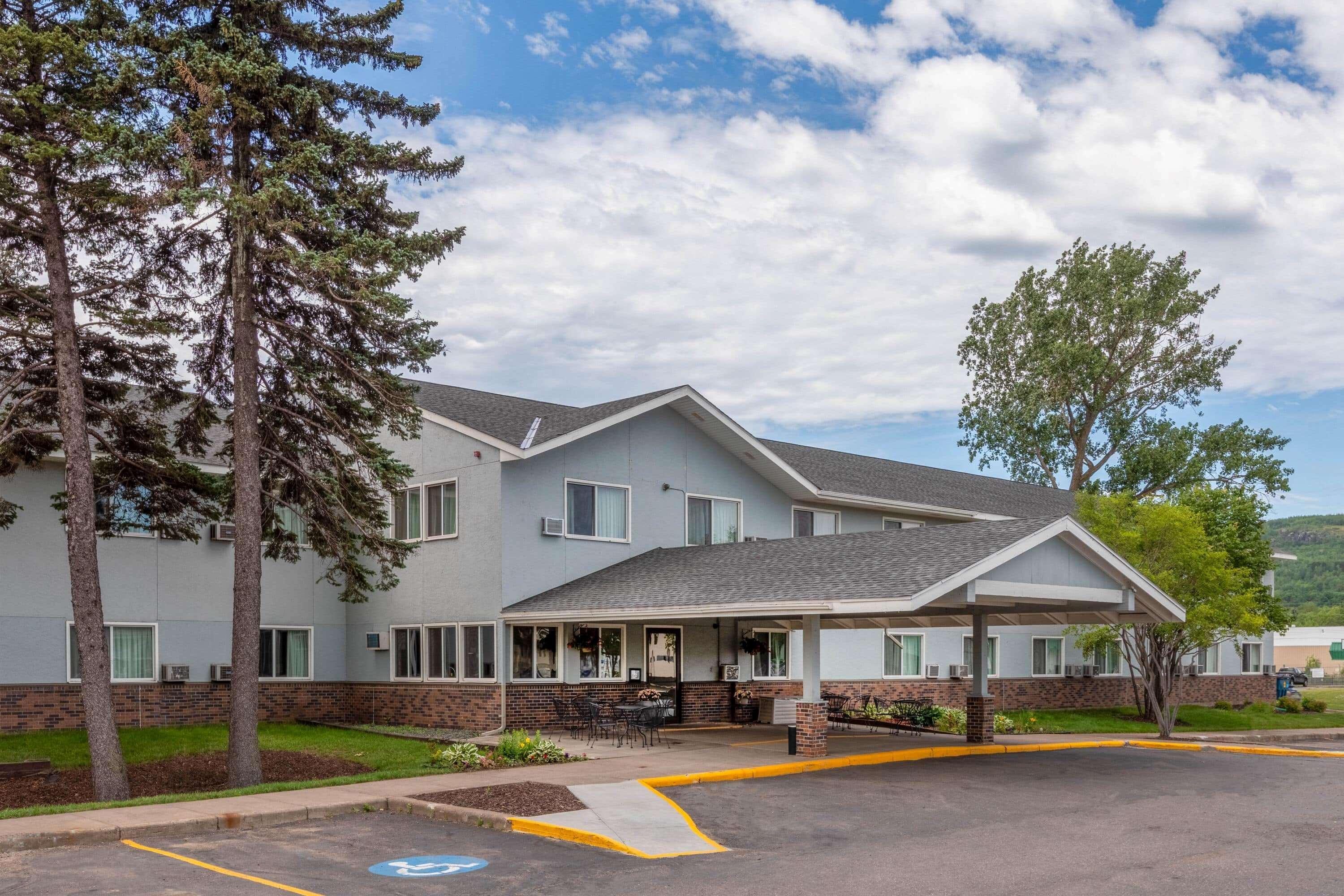 Super 8 By Wyndham Duluth Hotel Екстериор снимка