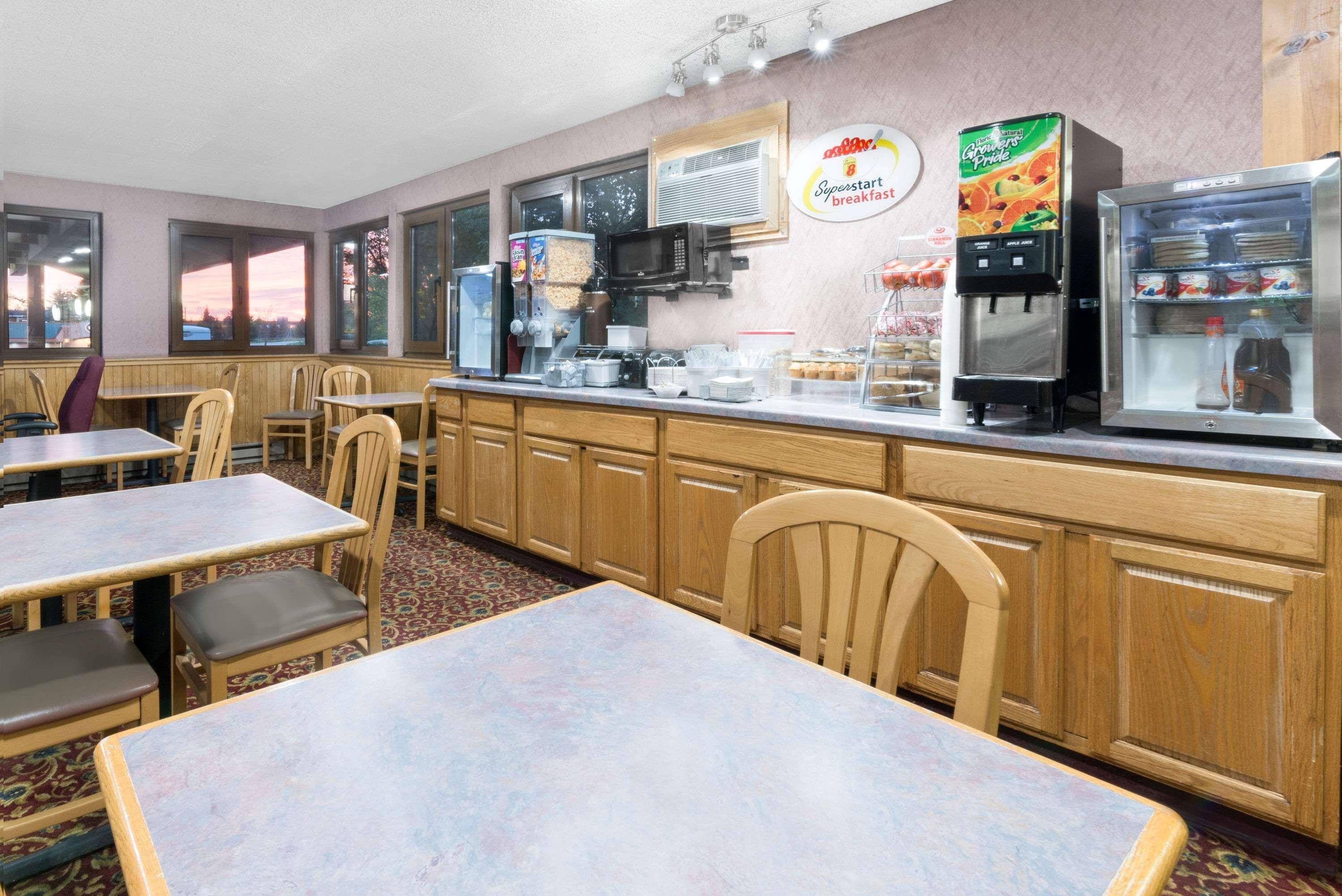 Super 8 By Wyndham Duluth Hotel Екстериор снимка