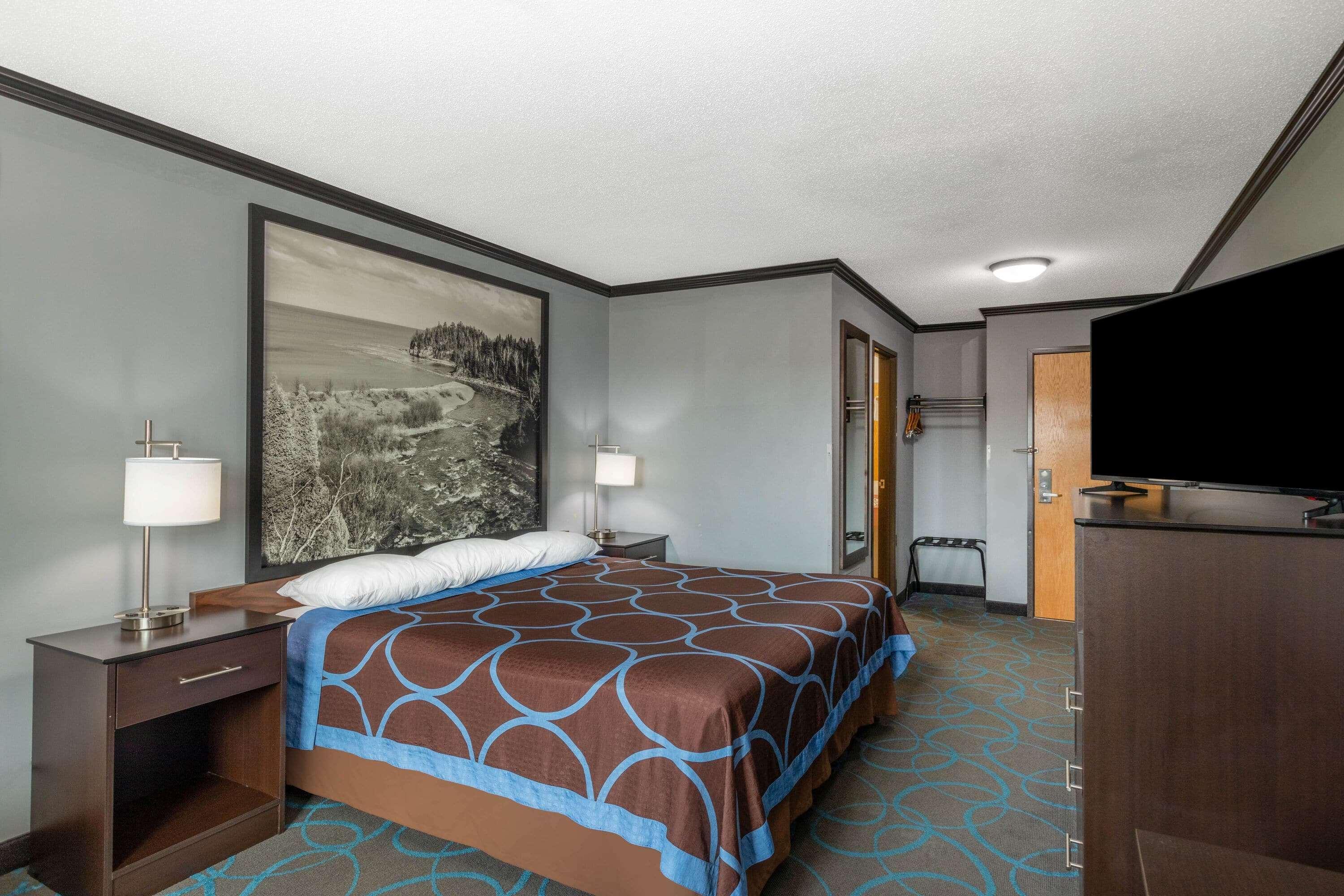 Super 8 By Wyndham Duluth Hotel Екстериор снимка
