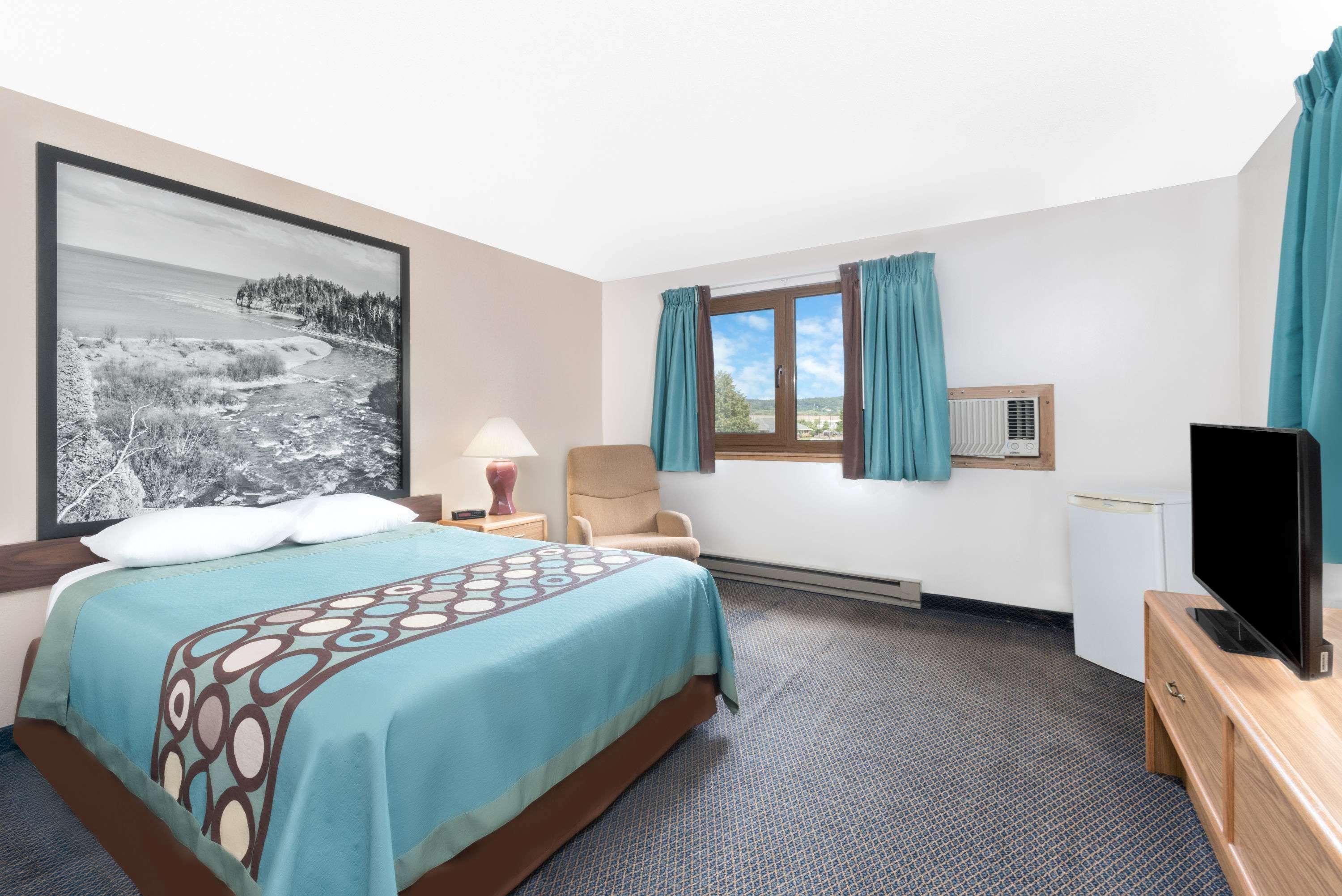 Super 8 By Wyndham Duluth Hotel Екстериор снимка