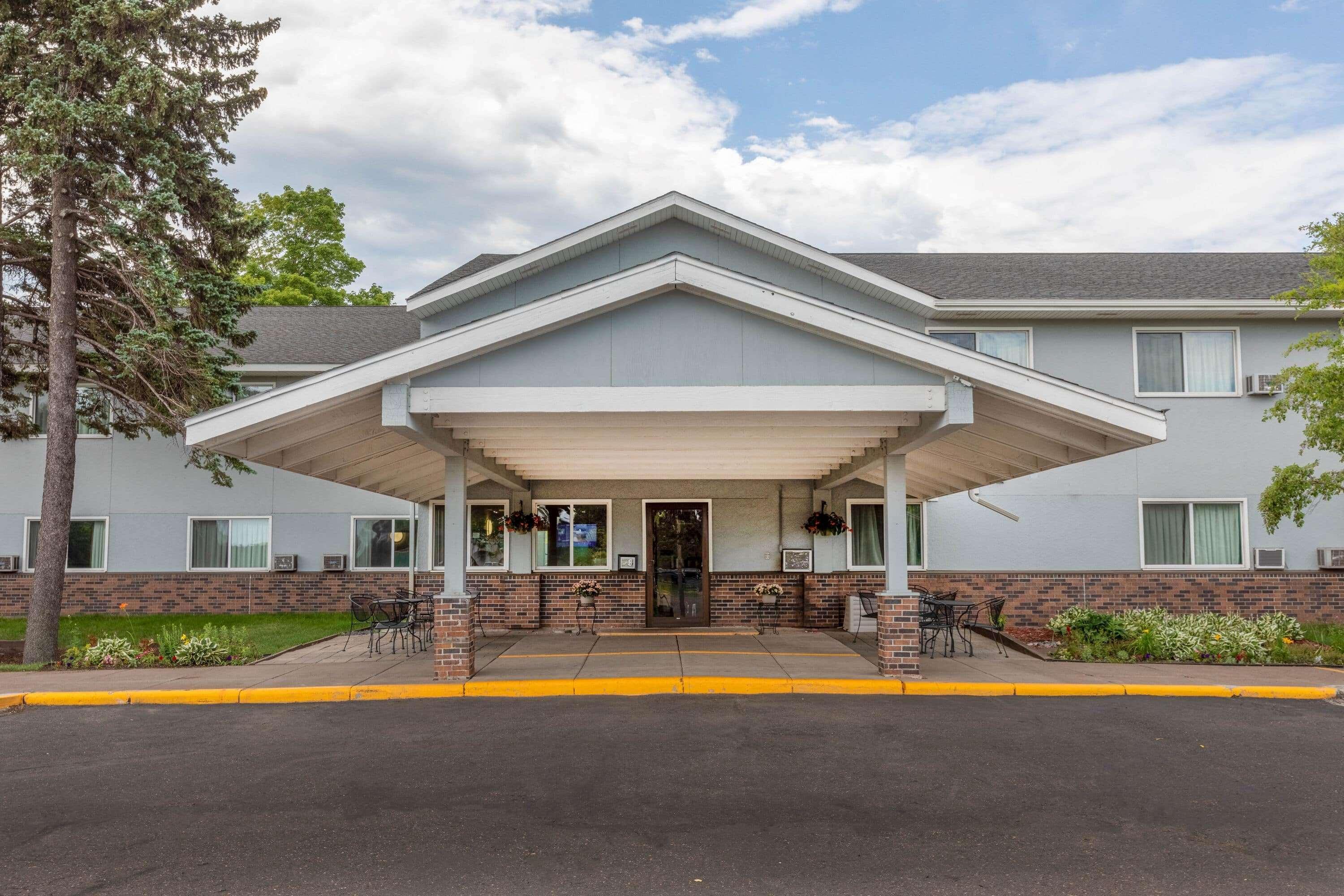 Super 8 By Wyndham Duluth Hotel Екстериор снимка