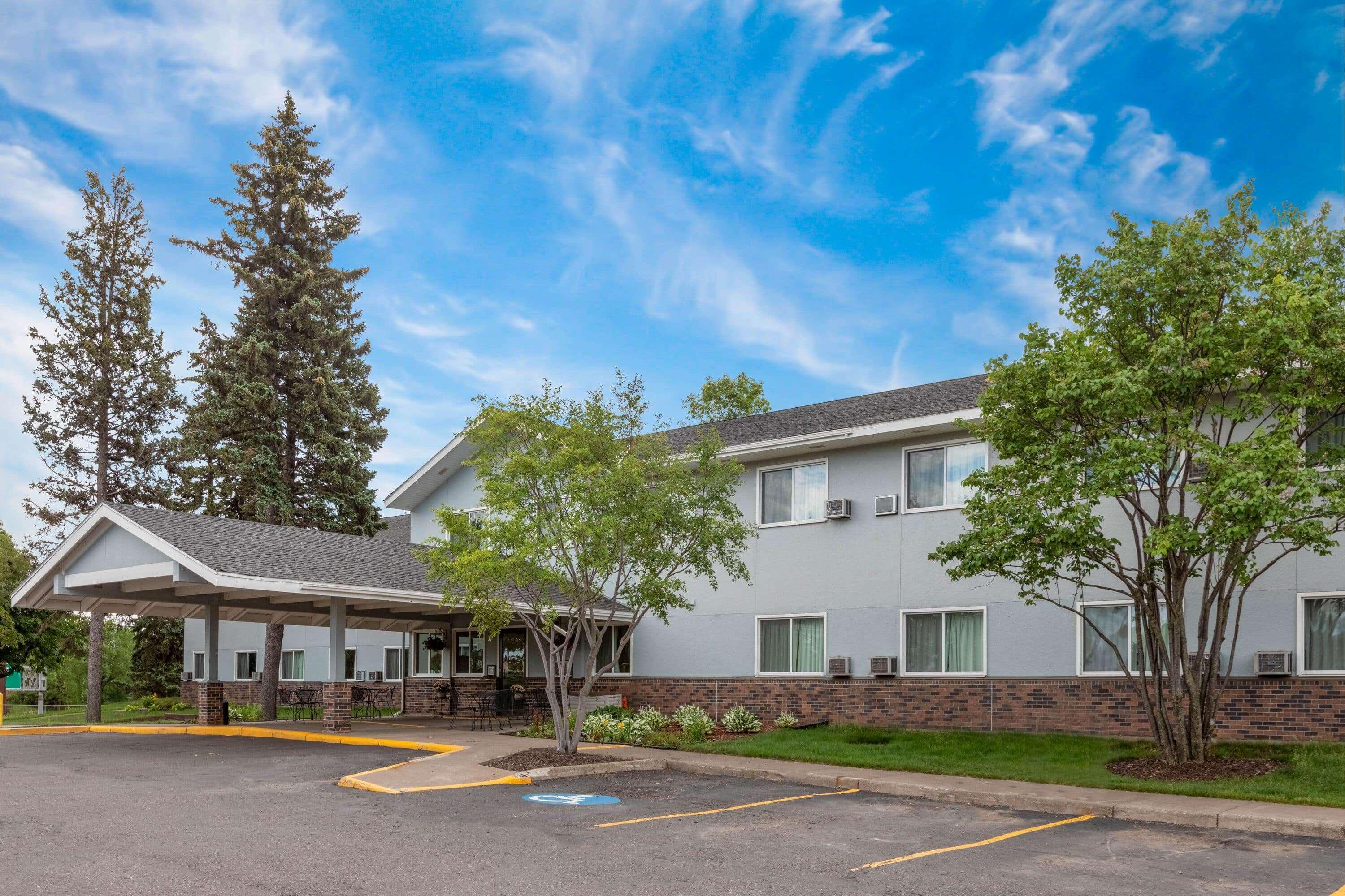 Super 8 By Wyndham Duluth Hotel Екстериор снимка