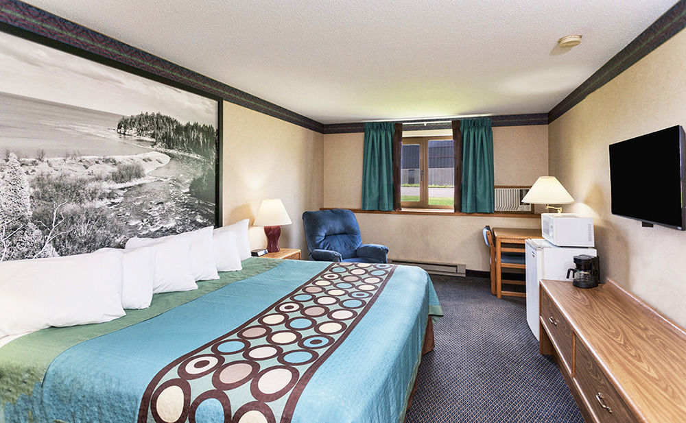 Super 8 By Wyndham Duluth Hotel Екстериор снимка