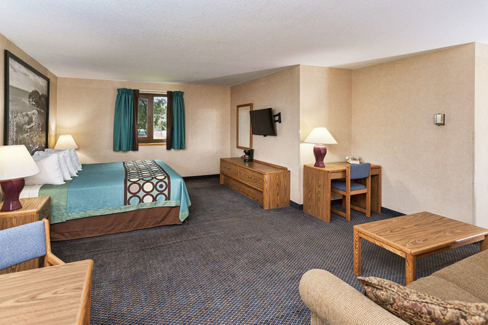 Super 8 By Wyndham Duluth Hotel Екстериор снимка