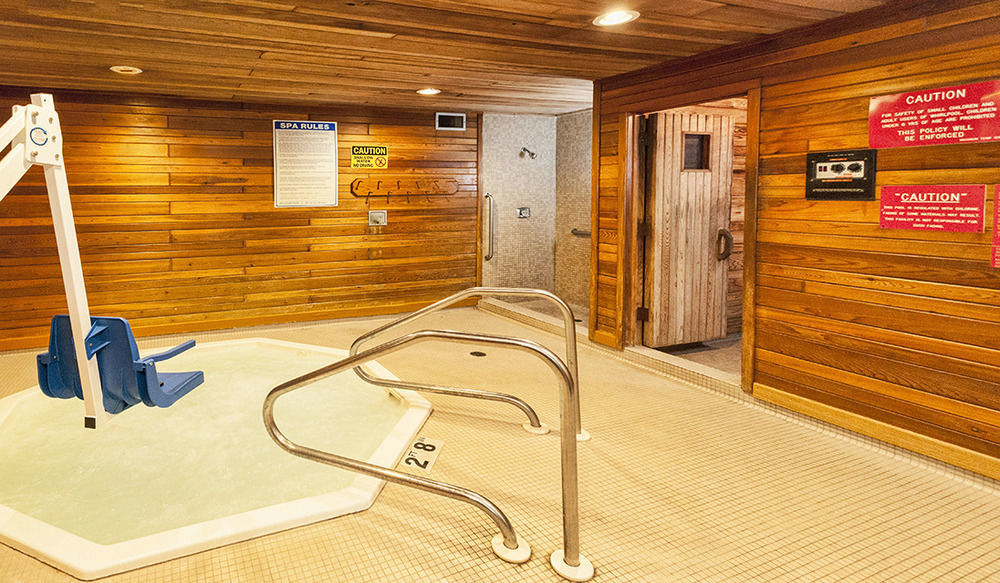 Super 8 By Wyndham Duluth Hotel Екстериор снимка