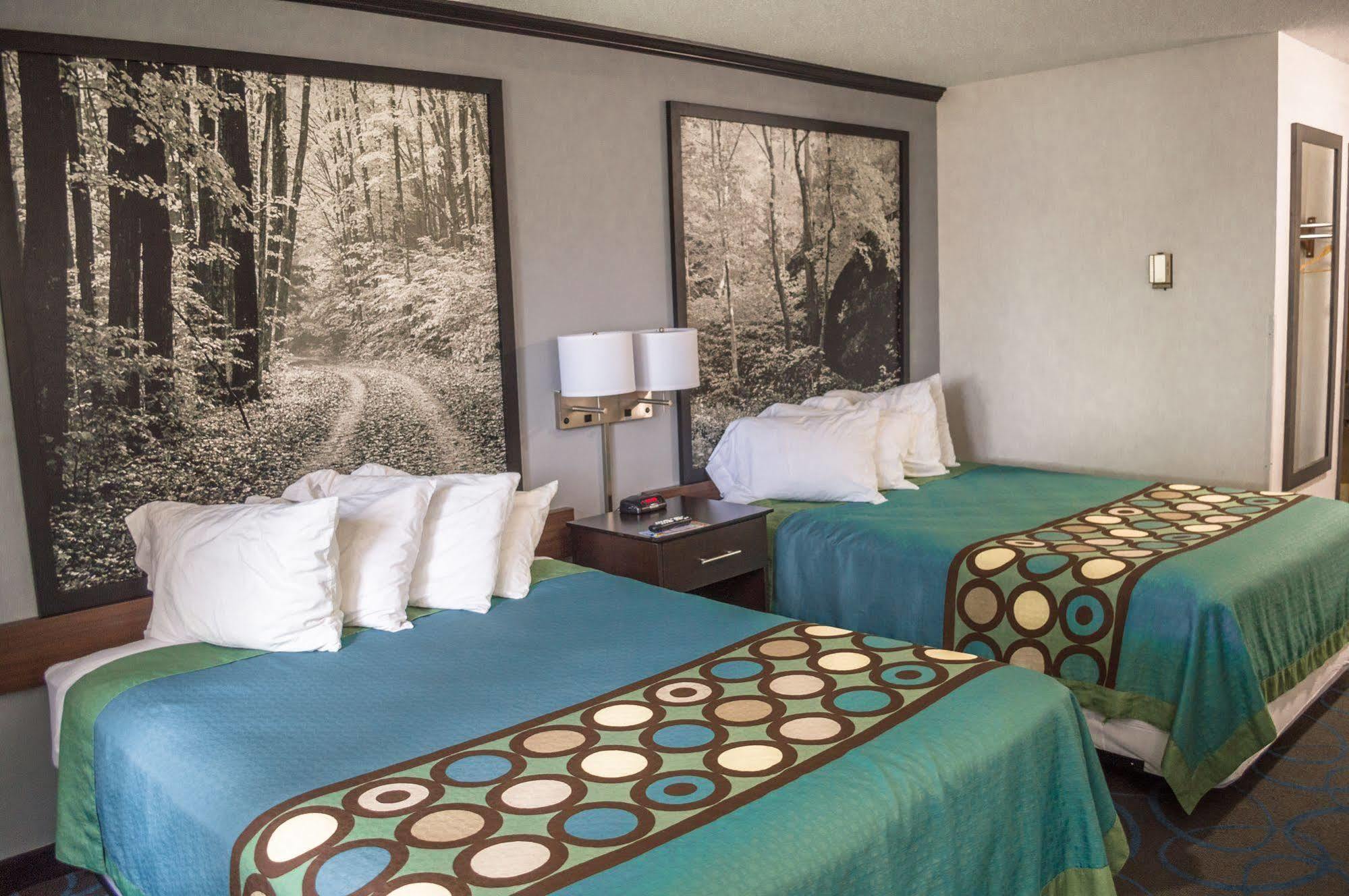 Super 8 By Wyndham Duluth Hotel Екстериор снимка