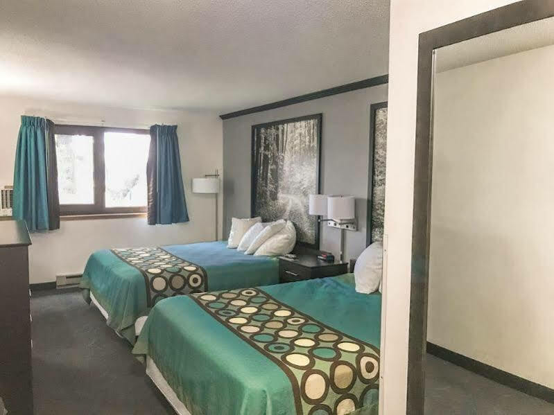 Super 8 By Wyndham Duluth Hotel Екстериор снимка