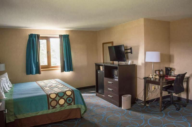 Super 8 By Wyndham Duluth Hotel Екстериор снимка